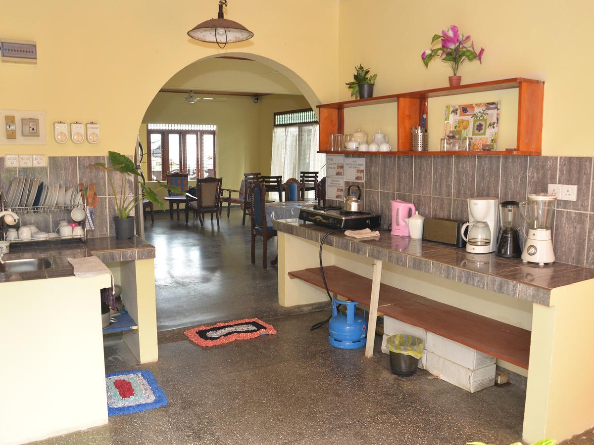 Happy Tuna Guesthouse Hikkaduwa Extérieur photo
