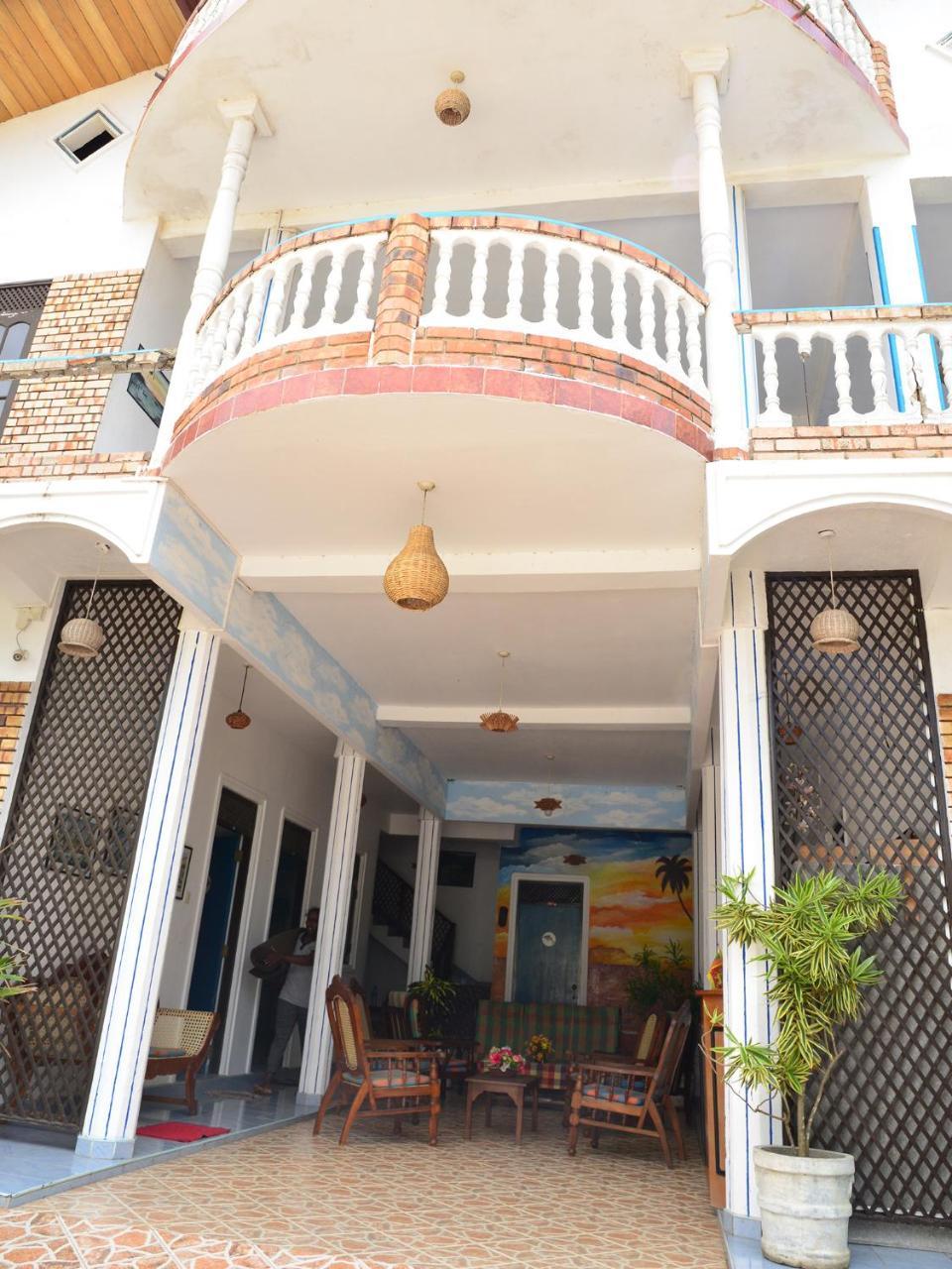 Happy Tuna Guesthouse Hikkaduwa Extérieur photo